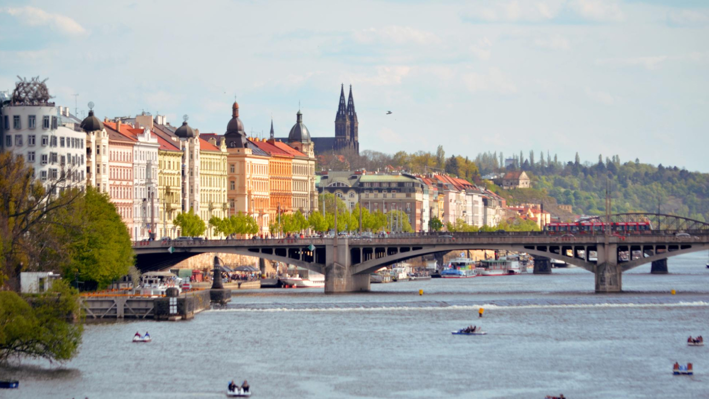 Сезонна робота в Чехії для українців: де знайти?